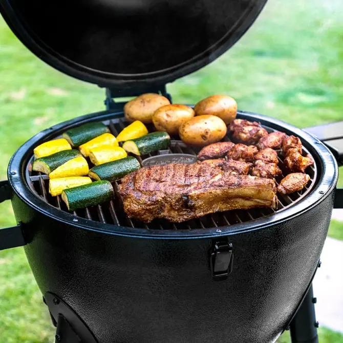 Akorn Kamado Charcoal Grill black sfeer, Kamado Joe, tuincentrumoutlet