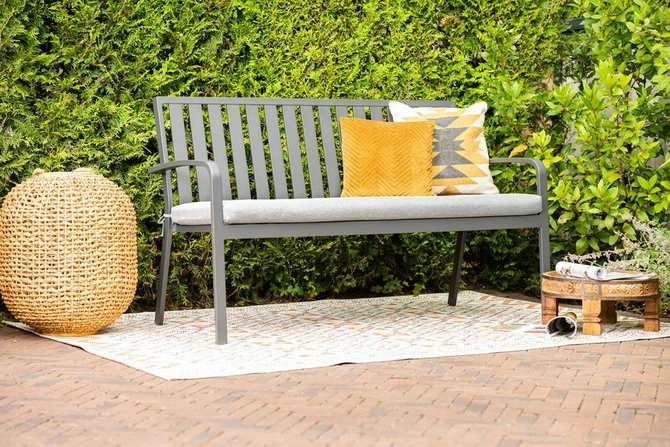 Bruno parkbank L150 cm zwart zand sfeerbeeld, Garden Impressions, tuincentrumoutlet.com