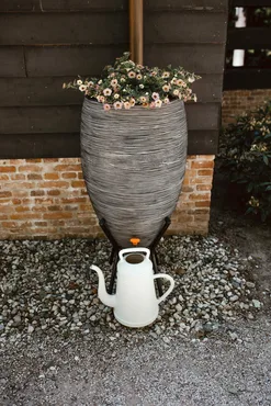 Capi design regenton 130 liter antraciet met plantenbak sfeer, Capi Europe, tuincentrumoutlet