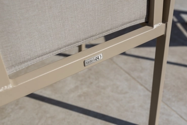 Cortina stacking chair latte detailbeeld, 4 Seasons Outdoor, tuincentrumoutlet.com