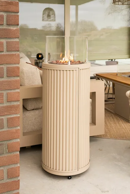 Cosipillar Curved beige sfeerbeeld, Cosi fires, tuincentrumoutlet.com