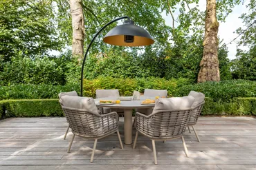 Donato Ø160 cm met 6x Puglia low dining latte sfeerbeeld, 4 Seasons Outdoor, tuincentrumoutlet.com