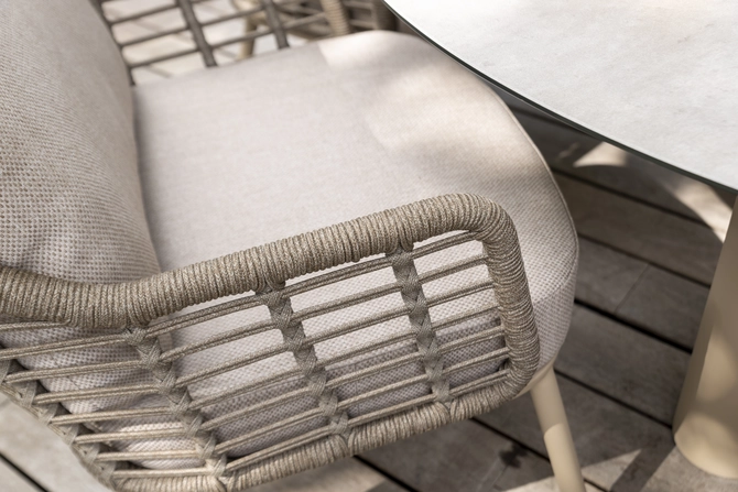 Donato Ø160 cm met 6x Puglia low dining latte details, 4 Seasons Outdoor, tuincentrumoutlet.com