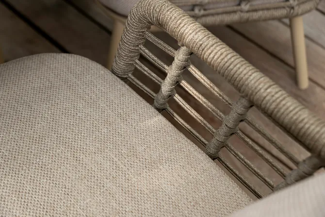 Donato Ø160 cm met 6x Puglia low dining latte detail, 4 Seasons Outdoor, tuincentrumoutlet.com