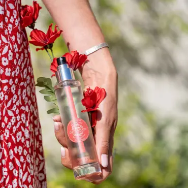 FragranceMistPrettyPoppySfeerbeeld2