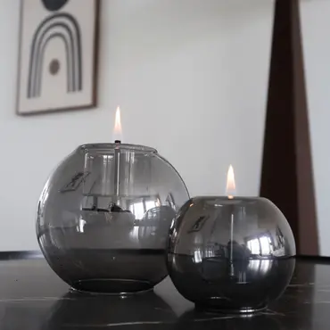 Globus Candle 15 Graphite sfeerbeeld, Tenderflame, tuincentrumoutlet.com