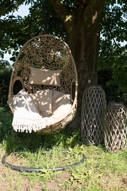 Hangstoel flower sfeer, Lesli Living, tuincentrumoutlet.com