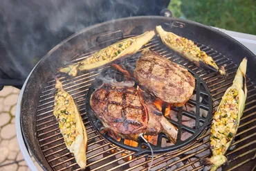 Houtskool bbq performer premium smart 57 sfeer eten, Weber, tuincentrumoutlet.com