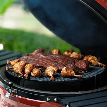 Kamado Joe® - Big Joe II sfeer met gerecht, Kamado Joe, Tuincentrum Outlet