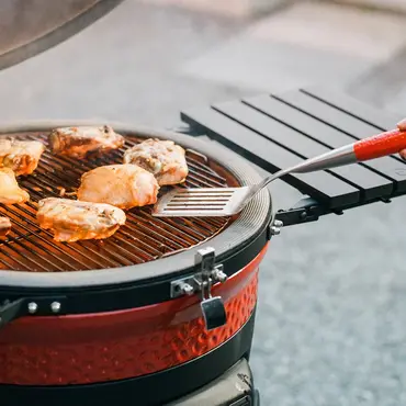 Kamado Joe Grill Tools - Grill Spatula sfeer, Kamado Joe, tuincentrumoutlet.com