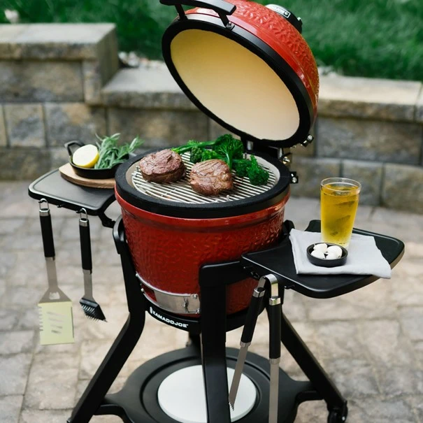 Kamado Joe Jr Celebration Pack sfeerbeeld, Kamado Joe, Tuincentrumoutlet.com