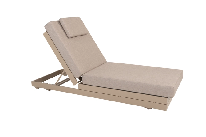 Cali sunbed latte met kussen zijkant, 4 Seasons Outdoor, tuincentrumoutlet.com