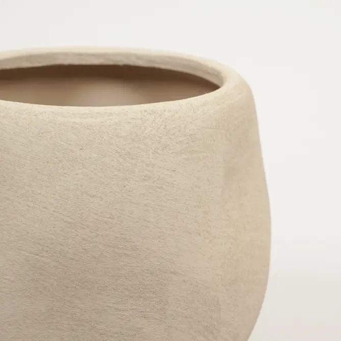 Lisboa organische bloempot voor binnen detail 24X24X23CM zand, Daan Kromhout, Tuincentrumoutlet.com