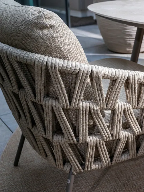 Mallorca low dining set met Salute low dining tafel, detail 4SO, tuincentrumoutlet.com