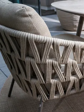Mallorca low dining set met Salute low dining tafel, detail 4SO, tuincentrumoutlet.com