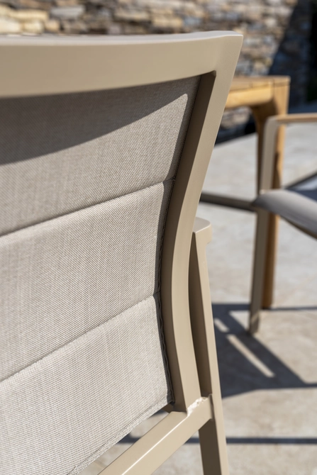 Manolo 75x75x75 cm met 2x Cortina dining stoel latte detailbeeld, 4 Seasons Outdoor, tuincentrumoutlet.com