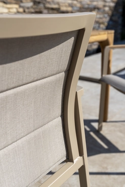 Manolo 75x75x75 cm met 2x Cortina dining stoel latte detailbeeld, 4 Seasons Outdoor, tuincentrumoutlet.com