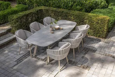 Manolo tafel 240x103cm met 6 Eva stoelen sfeer 1, 4 Seasons Outdoor, Tuincentrum Outlet