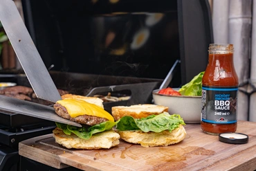 Freestyle 24 inch griddle black LPG sfeerbeeld zijplank, Napoleon, tuincentrumoutlet