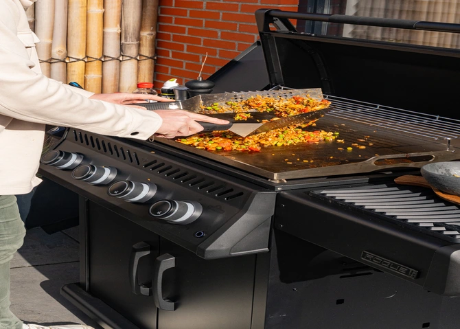 Phantom rogue pro 30 inck griddle LPG sfeer, Napoleon, tuincentrumoutlet