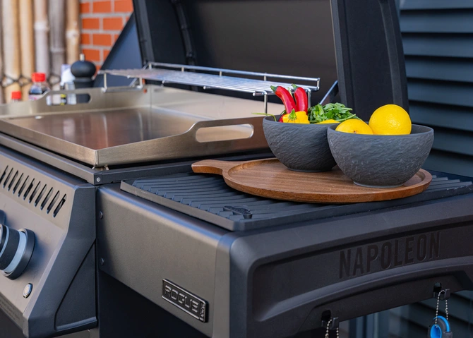 Phantom rogue pro 30 inck griddle LPG sfeerbeeld, Napoleon, tuincentrumoutlet