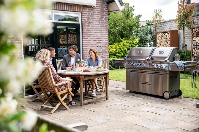 Napoleon Prestige PRO™ 825 RSBI - Sfeerbeeld 2, Napoleon, Tuincentrum Outlet