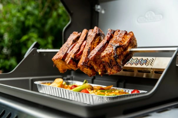 Napoleon Rotisserie Heavy Duty voor Rogue® SE 625 sfeer, Napoleon, Tuincentrum Outlet