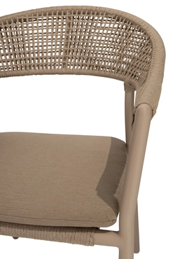 Sienna stacking dining chair latte with cushion detailfoto, 4 Seasons Outdoor, tuincentrumoutlet.com