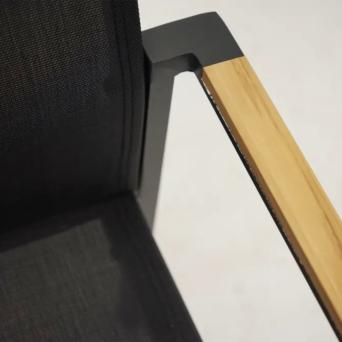 Stapelstoel Delia Zwart teak arm detail, Vita, Tuincentrumoutlet