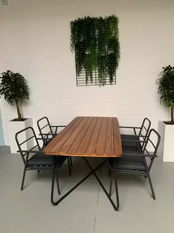 Tafel + 4 stoelen staal alleen zitkussen - afbeelding 1