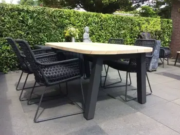Tafel Derby en stoelen Athena klantfoto