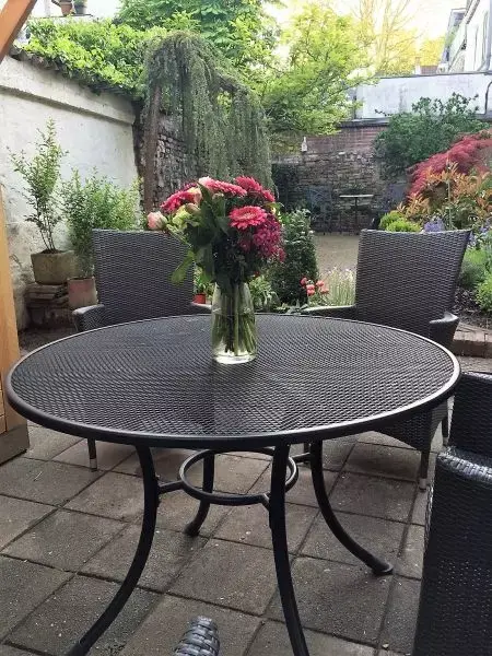 Tuintafel Basic rond - 90 cm klantfoto www.tuinmeubels.nl