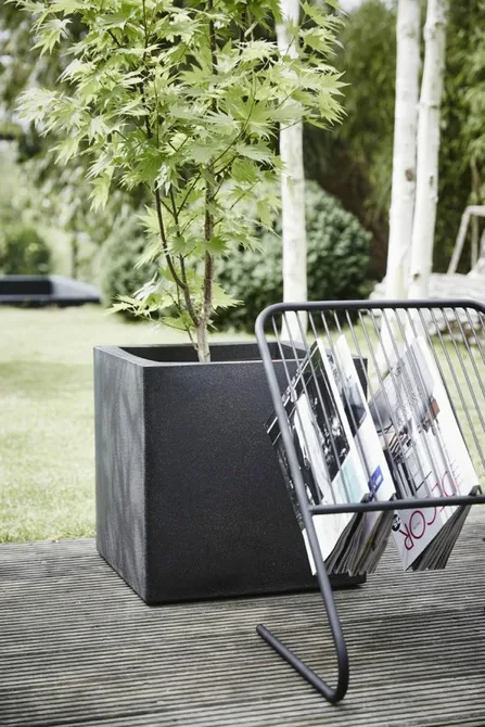 Planter square Smooth NL 50x50x50 black sfeerfoto, Capi Europe, tuincentrumoutlet