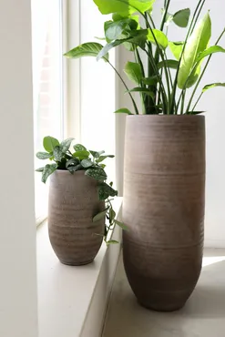 Vaas tokio d28h60cm bruin sfeerbeeld, HS Potterie, tuincentrumoutlet.com