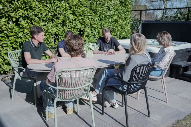 Vita Madrid diningstoel stapelbaar zwart sfeer, Vita, tuincentrumoutlet.com