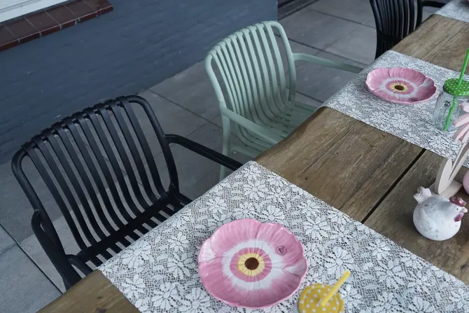 Vita Porto diningstoel stapelbaar vergrijsd groen sfeer, Vita, tuincentrumoutlet.com