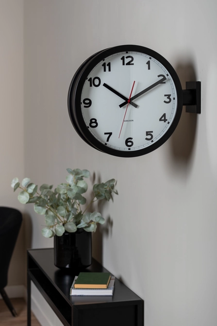 Wall clock New Classic Double Sided white sfeerbeeld, present time, tuincentrumoutlet.com