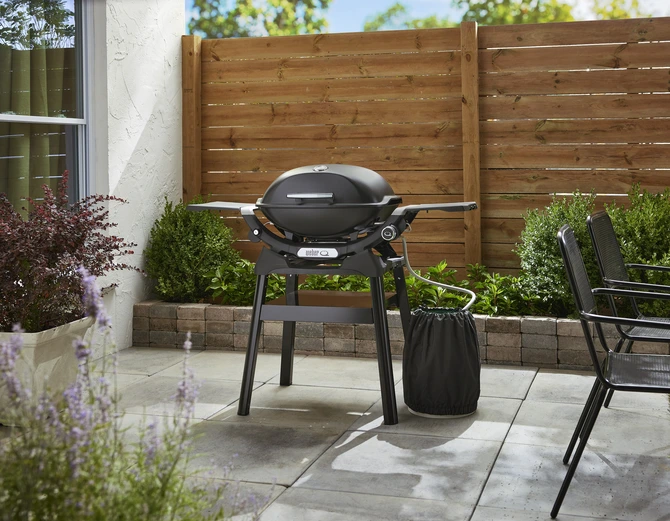 Weber Q2200N with Stand sfeer, Weber, tuincentrumoutlet.com