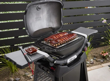 Weber Q2800N+ with Permanent Cart sfeerfoto, Weber, tuincentrumoutlet.com