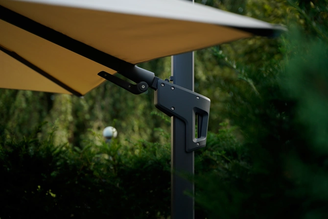 Zweefparasol VirgoFlex ecru 3x3mtr sfeer detail, Lesli Living, tuincentrumoutlet.com